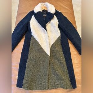 J Crew winter coat color white, green and blue size small. Perfect conditions